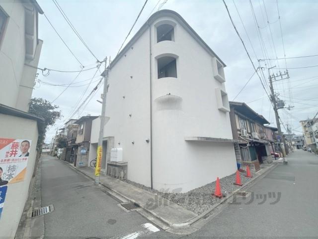 地下鉄東西線 二条駅 徒歩8分 3階建 築12年