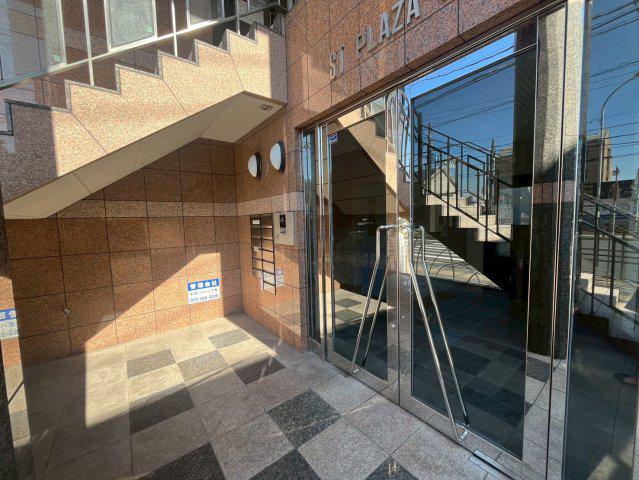 ST PLAZA イースト