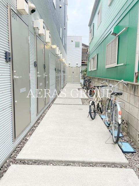 ALLEY HOUSE