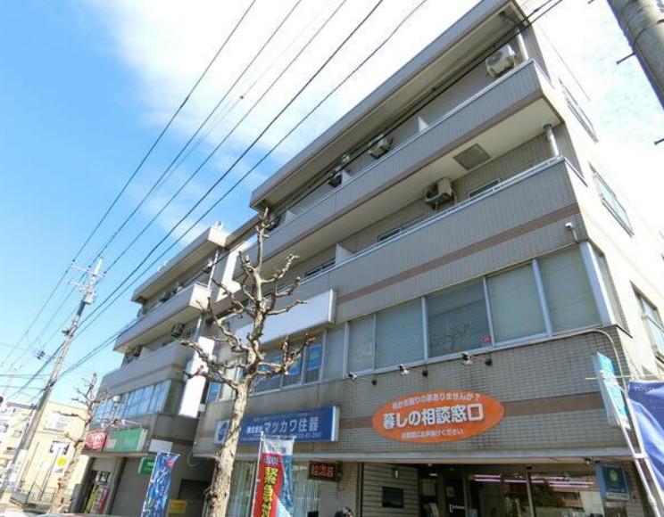AKビル
