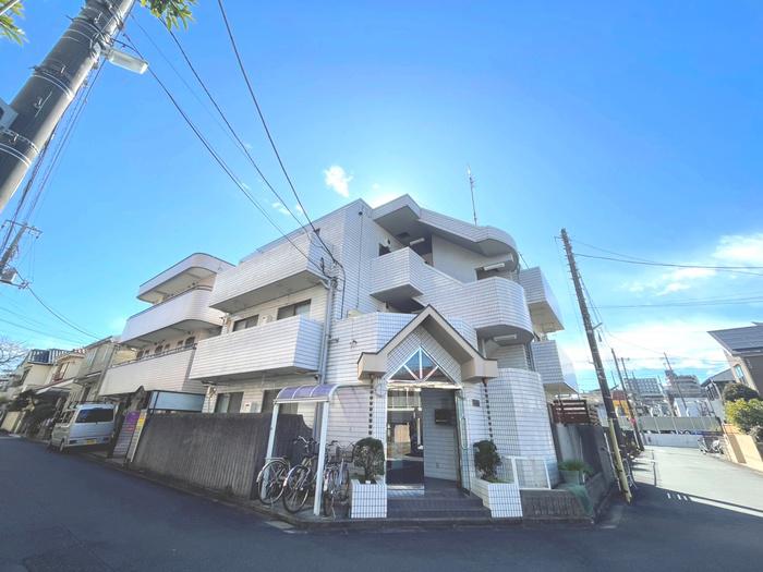 PRETTY HOUSE
