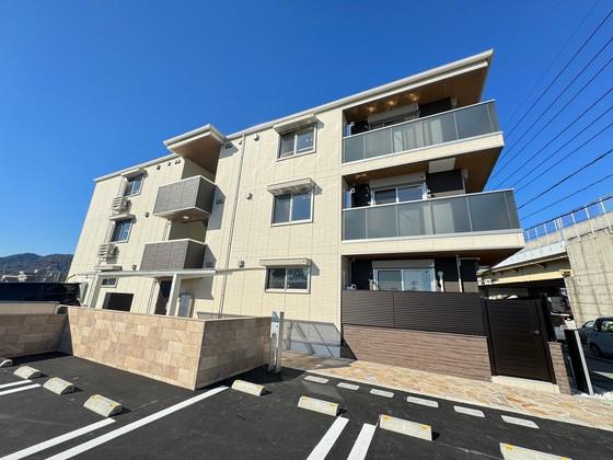 広島電鉄宮島線 廿日市市役所前駅(平良) 徒歩7分 3階建 築3年