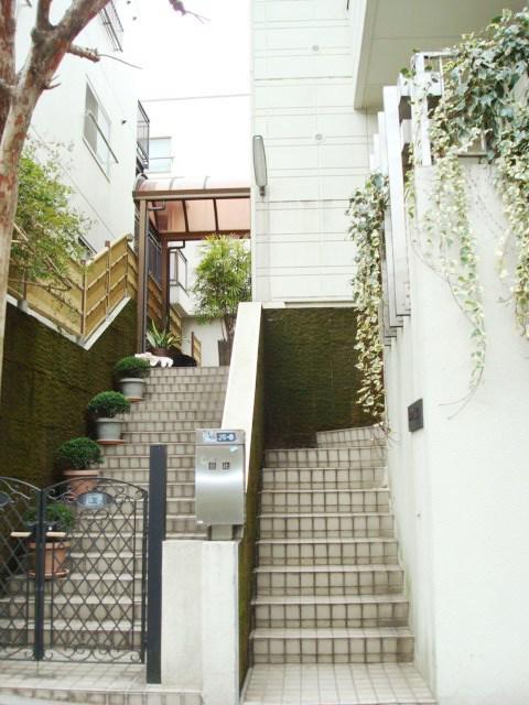 メゾン日比(1K/3階)の外観写真