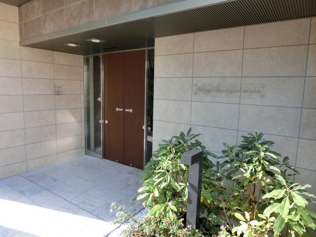 パークリュクス新宿御苑前モノ