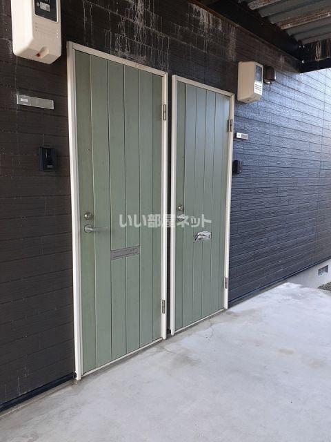 SIDE GATE