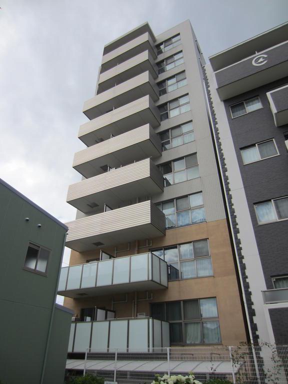 W HOUSE