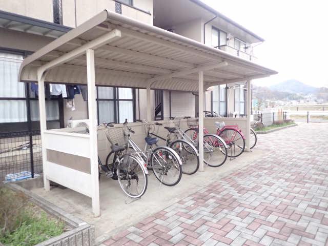 トゥインクルコート畔