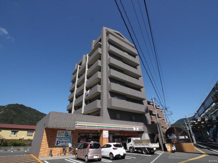 T-HOUSE