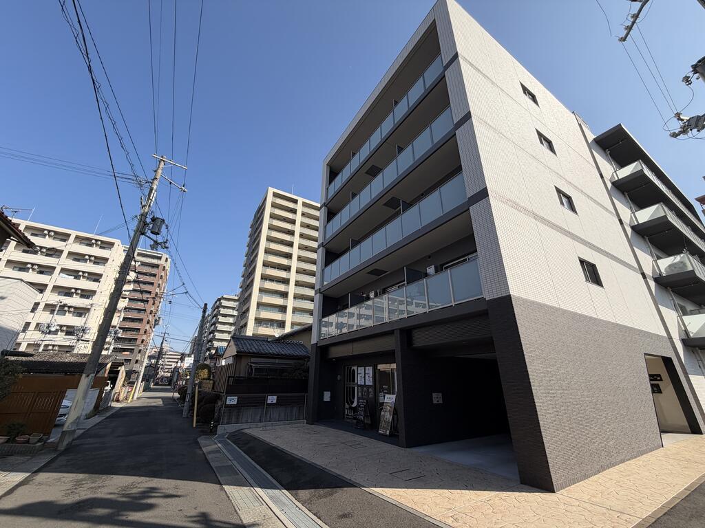 TENUE三田