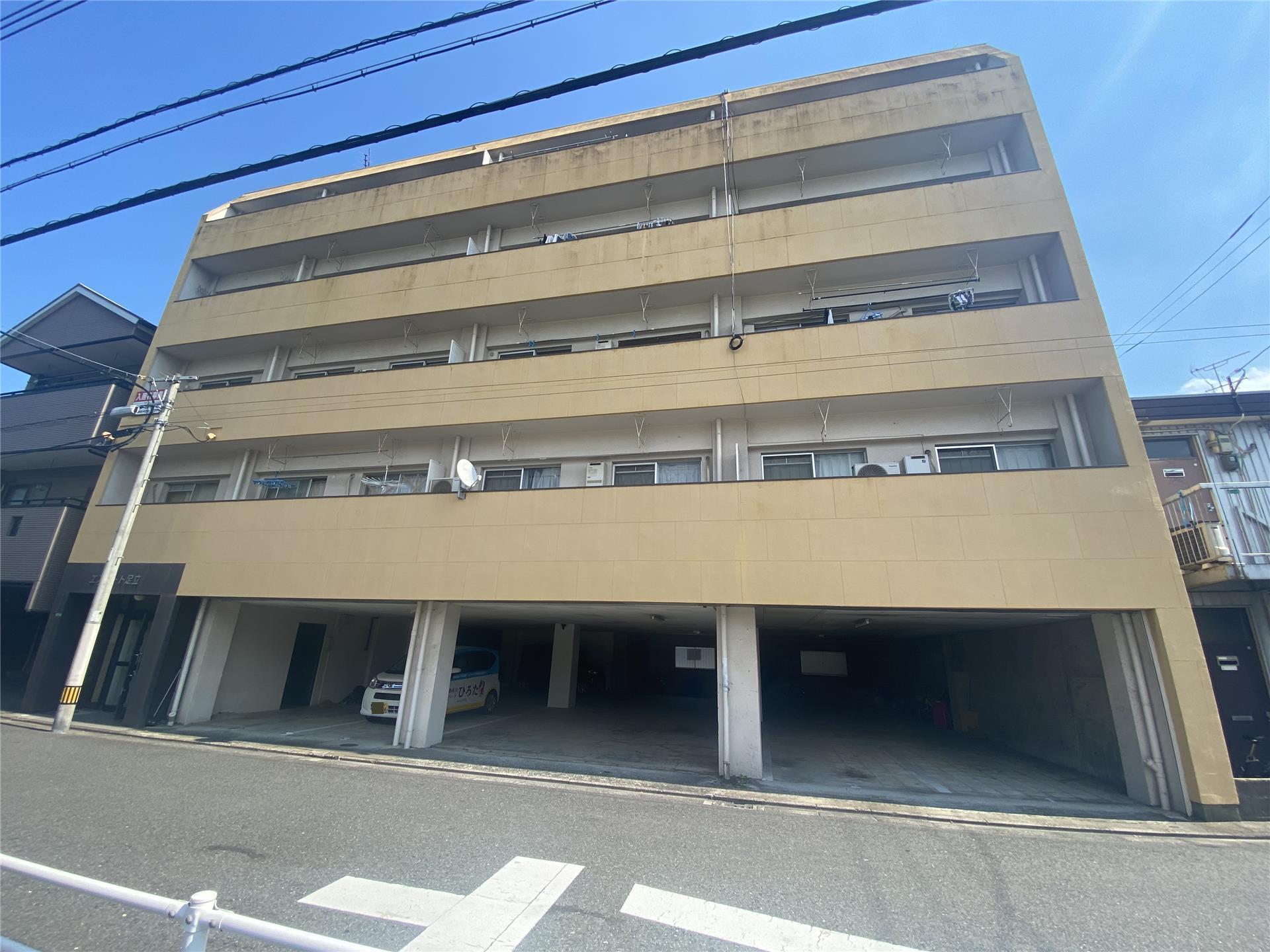 エステート足立