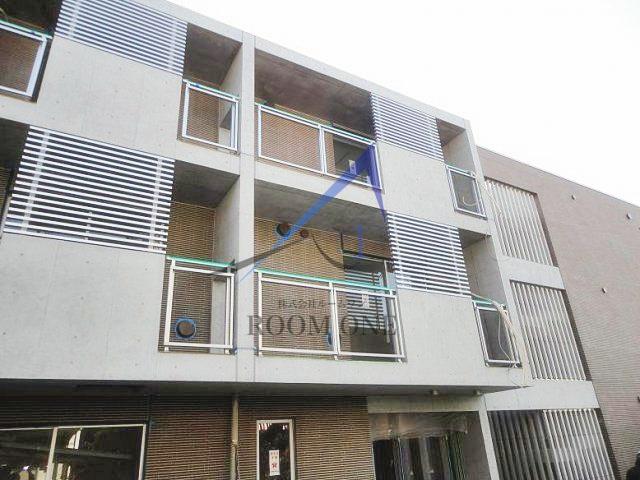 M FLAT
