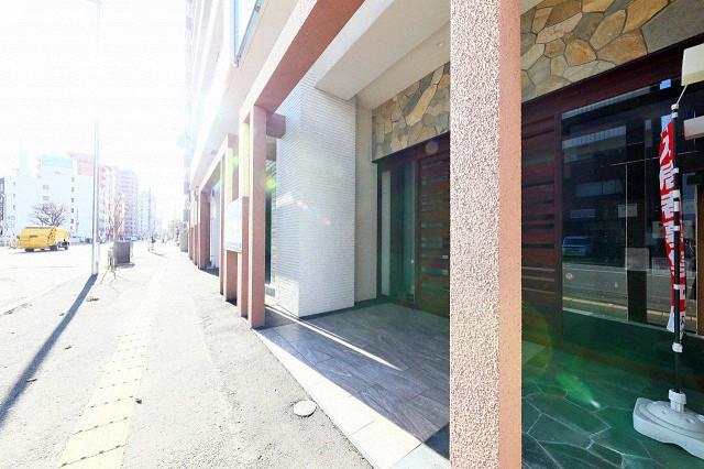 コローレ知事公館前