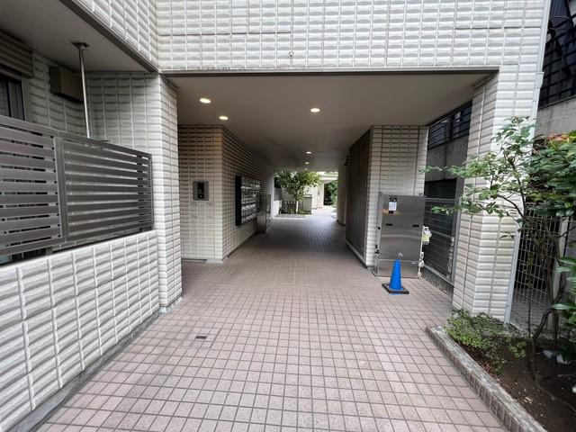 EOS COURT