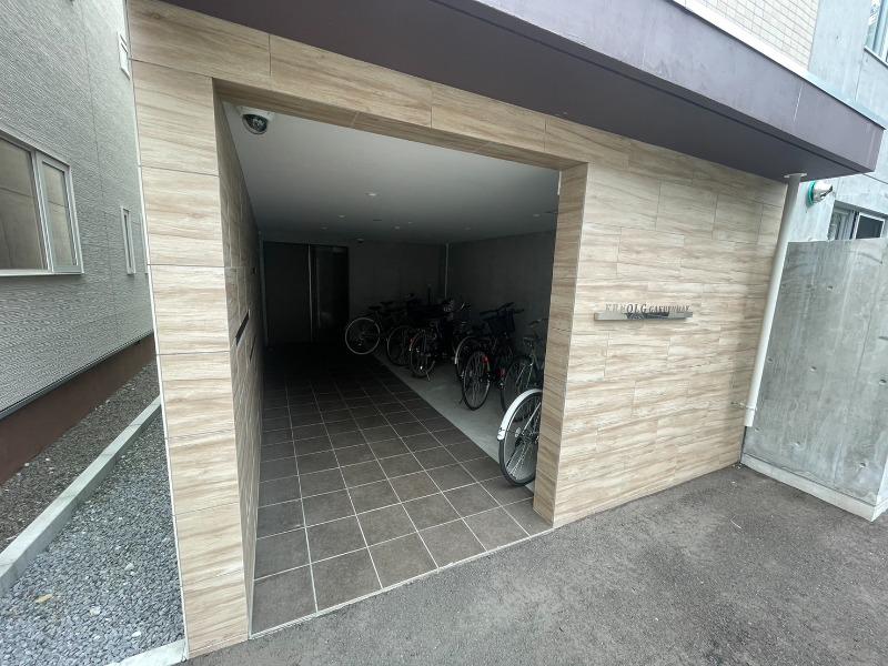 エアフォルク学園前