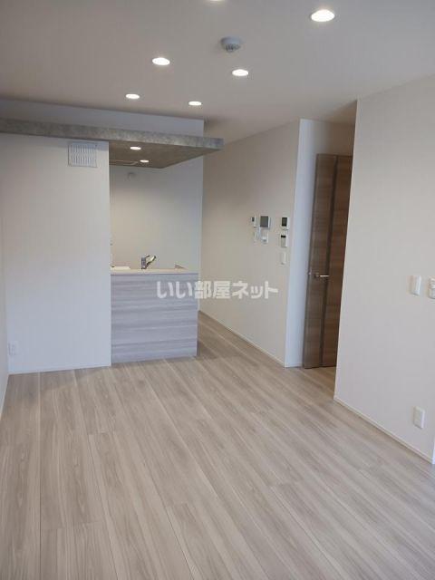 ノーブルラフィネ万平町 A