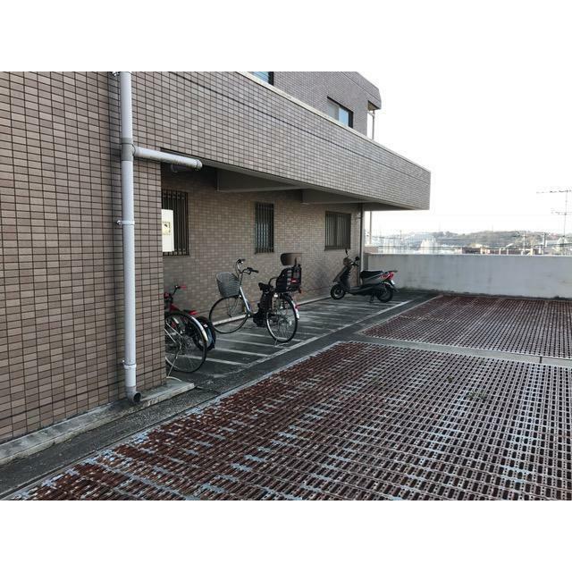 ヒルサイドクラタ