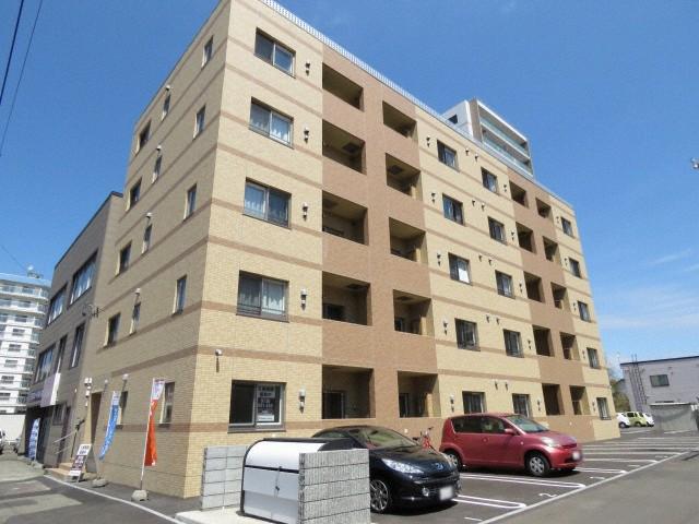 MAISON LETICIA