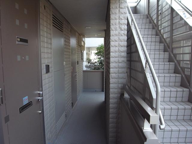 ラクエスタ岡本