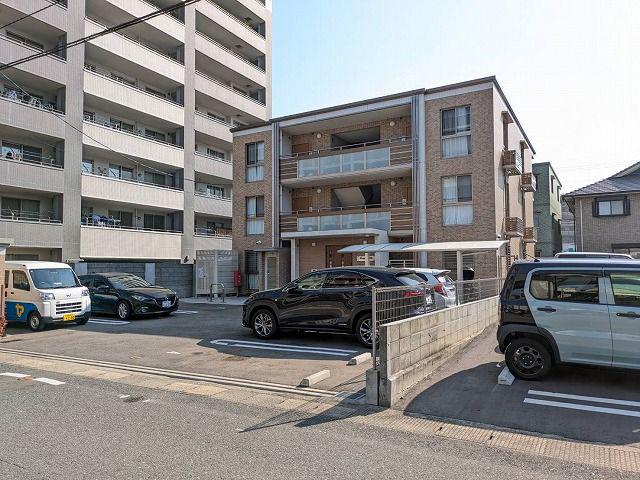 エモシオン箱崎