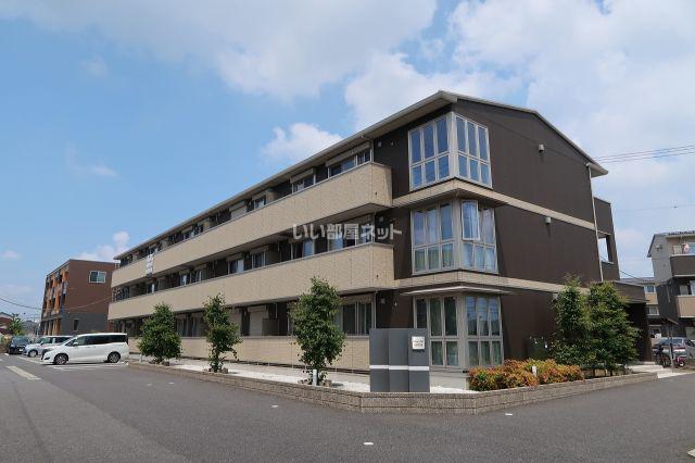 ROYAL JIST SUITES(2LDK/3階)