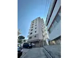 トーマス内間
