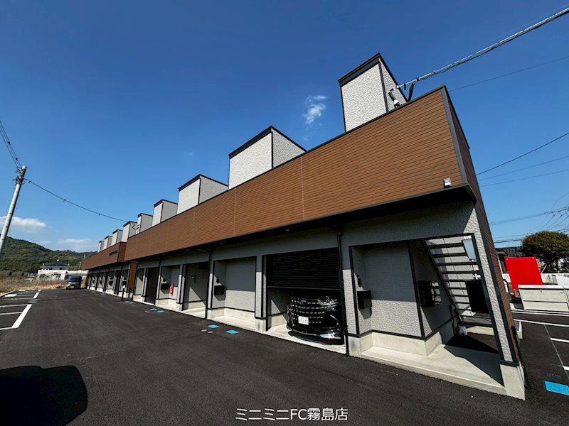 YOUNEXT GARAGE