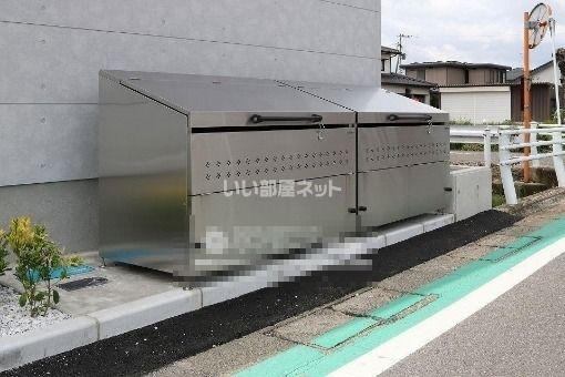 プレミアムガレージ長神田