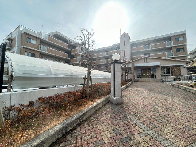 MINOO HILLS