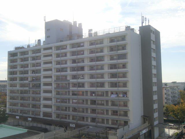 鶴山台団地1棟
