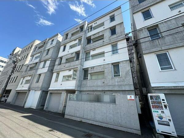 ステラ美術館通