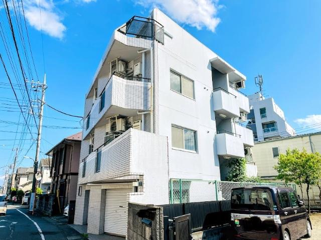 TRENTA HOUSE N.K