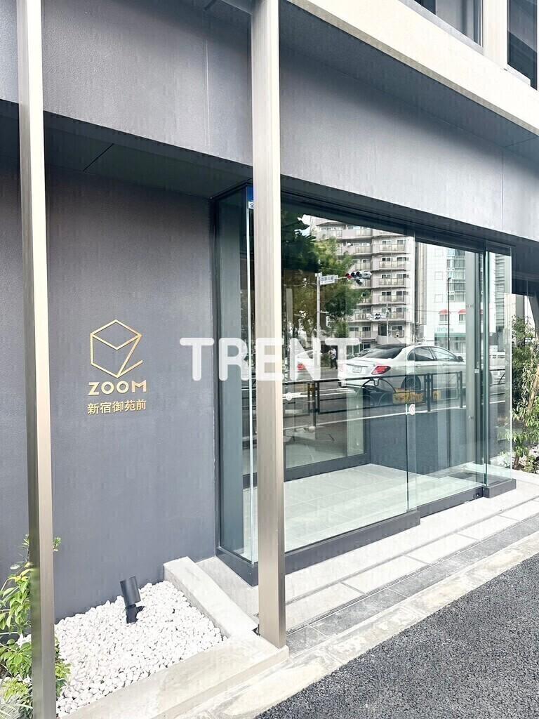 ズーム新宿御苑前 