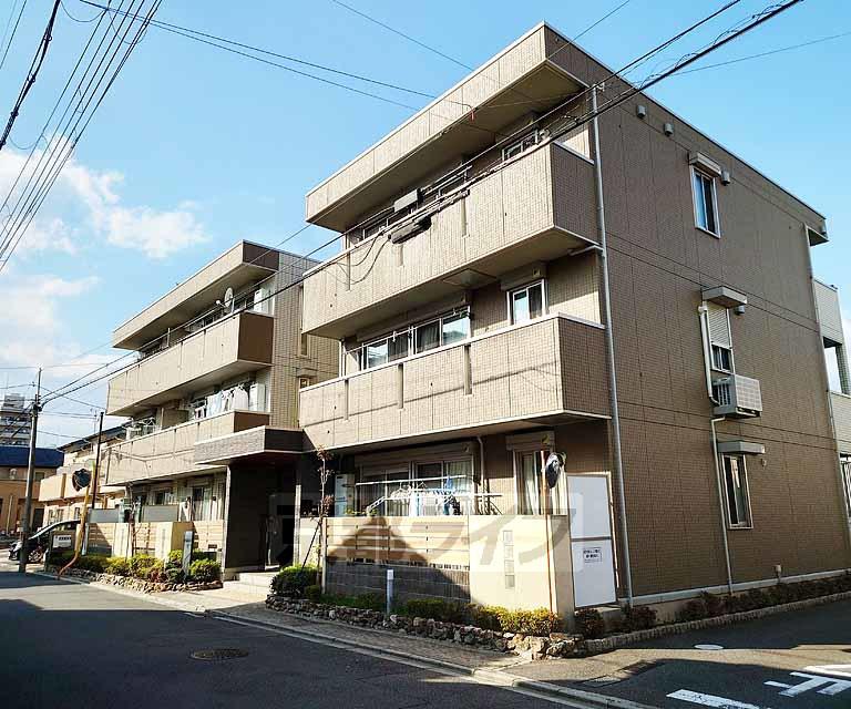 グランシャリオ西院