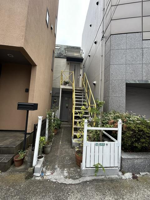 小田急線 東北沢駅 徒歩7分 3階建 築34年