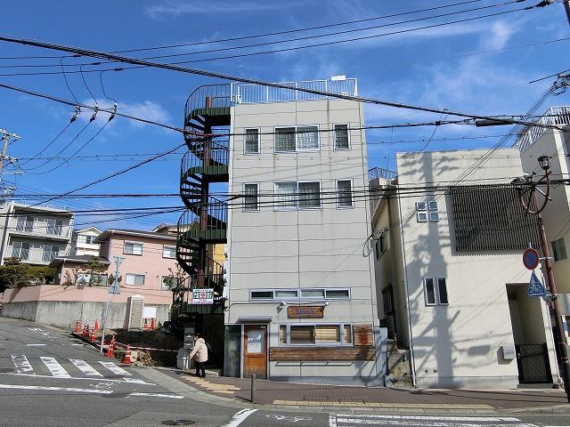 PUPAビル