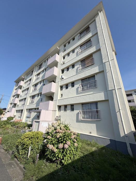 八潮伊草団地1号棟