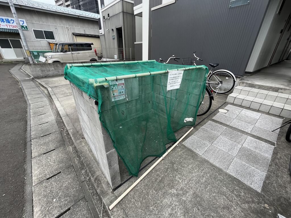 クレフラスト幸町D