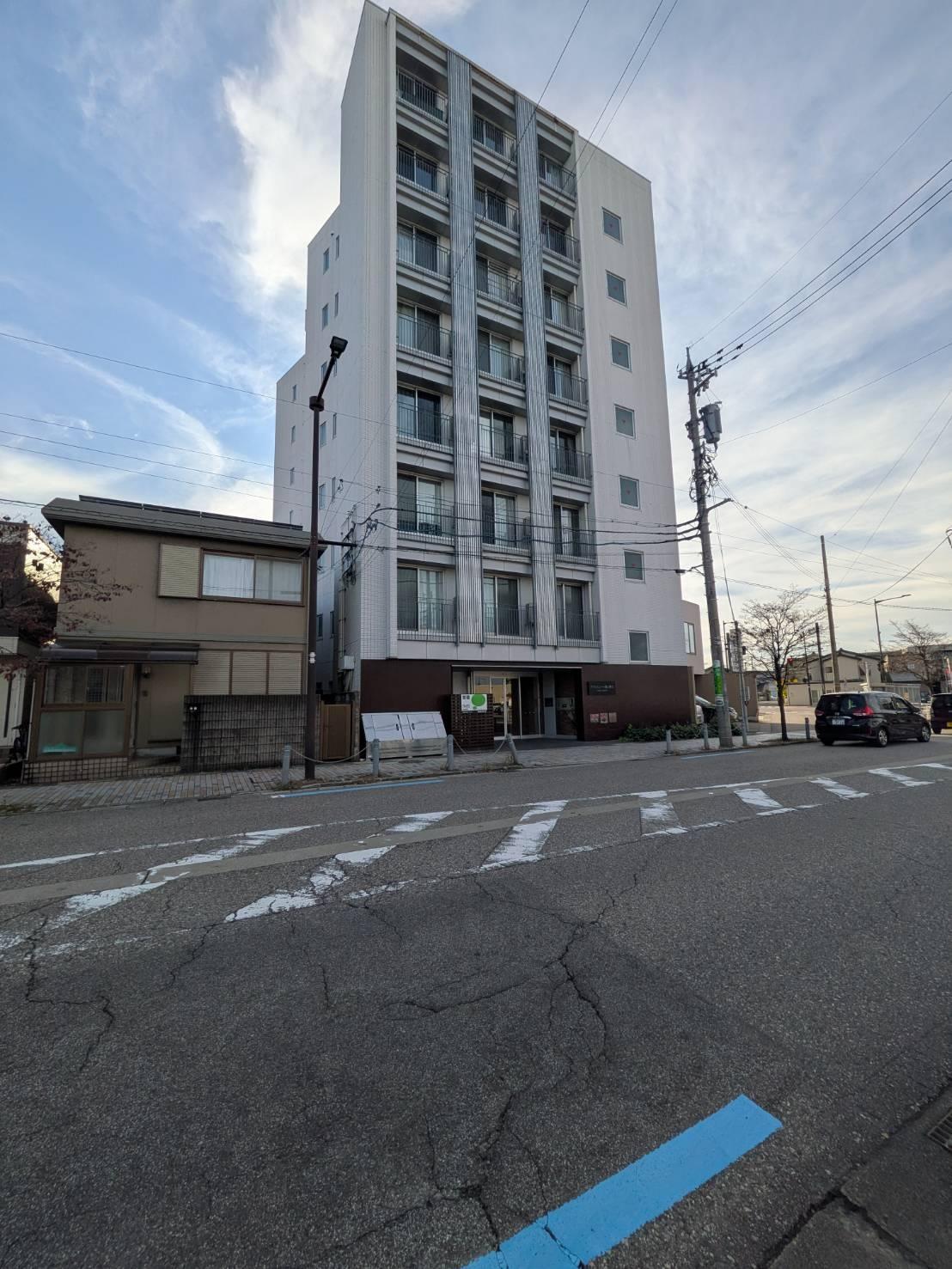 アクシルコート富山駅北