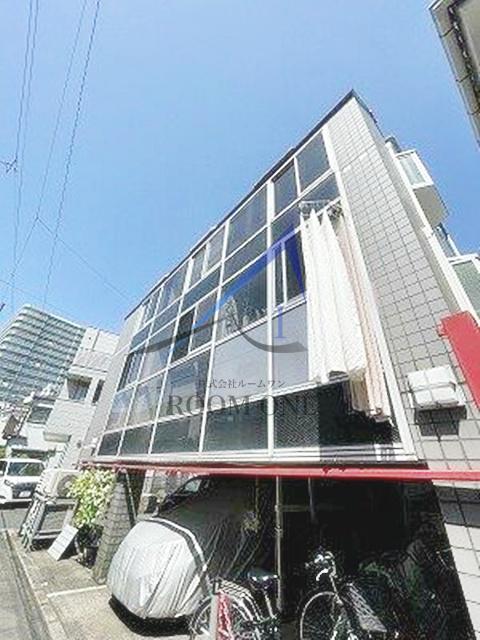 TOMATO HOUSE