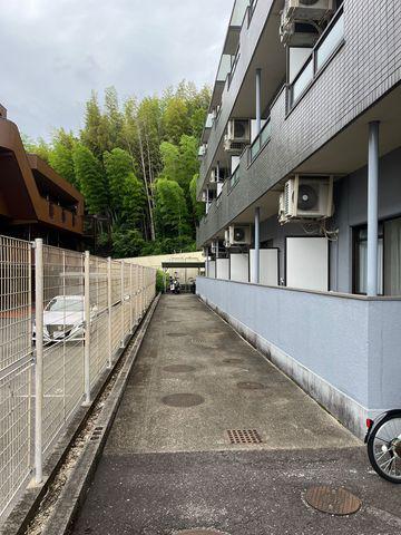 イーストアベニュー