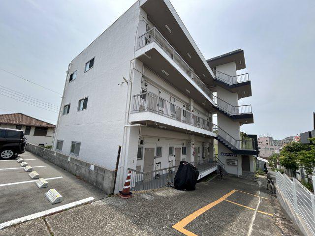 地下鉄西神・山手線 名谷駅 徒歩25分 3階建 築55年