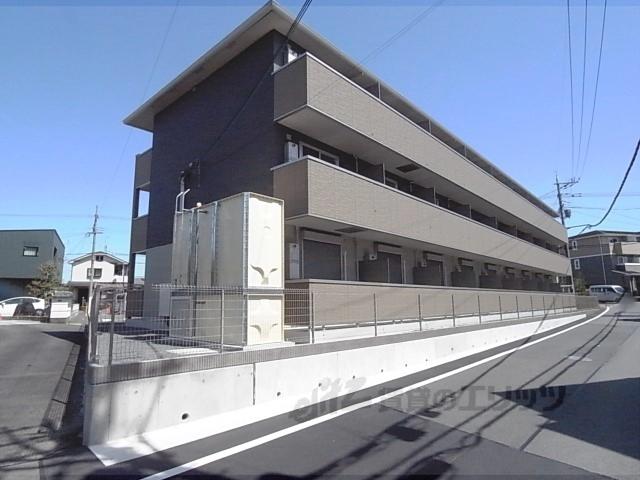 DESIGN SQUARE AN