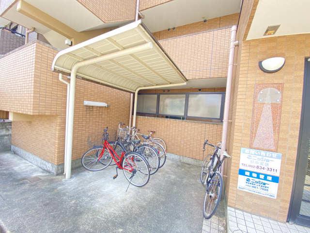 クリスタルコート川名