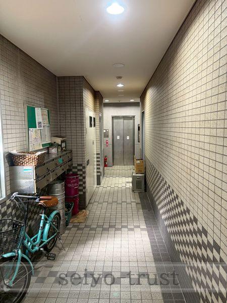 カーナビル