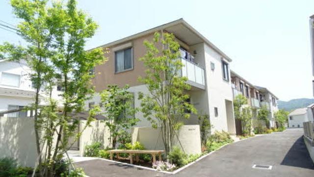 SUNNY COURT