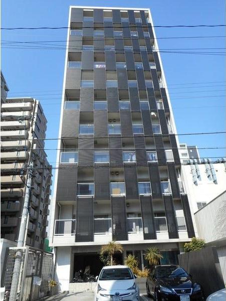 LA FACADE