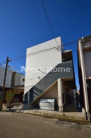 TOMS TENEMENT 3