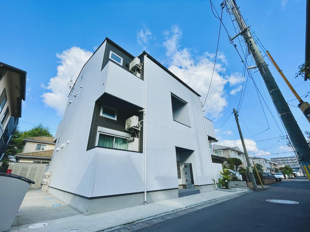 BEEHOUSE