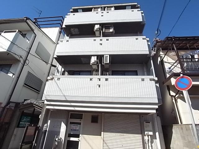 エスコートパレス