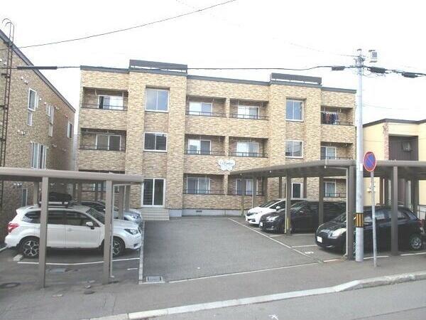 LARUCHE C